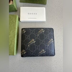 NWT Gucci Men’s Black  GG Supreme Canvas Tiger Print Bifold Wallet 🐅